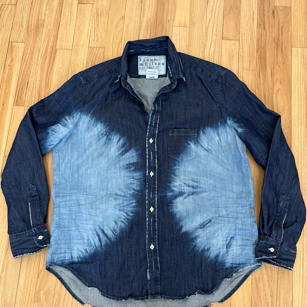 Frank & Eileen Denim Shirt Womens Small Button Up Acid Wash Worn Look